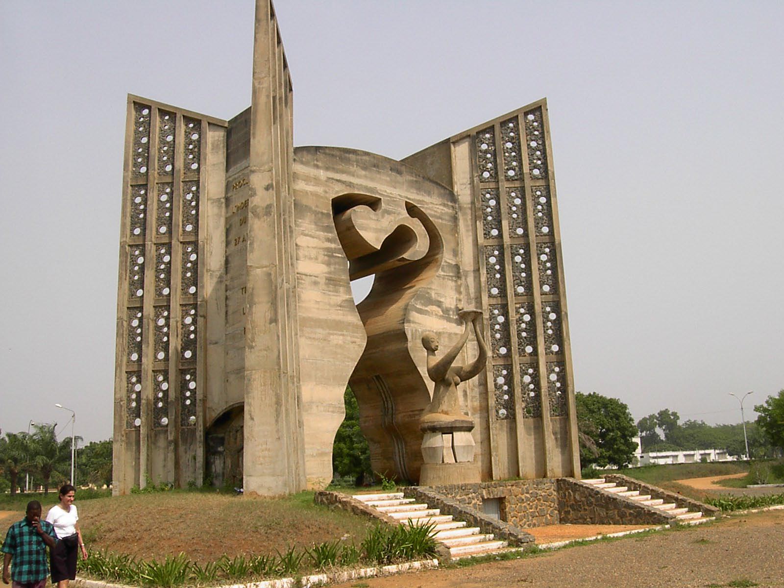 Togo- Lome - monument de l'independance
