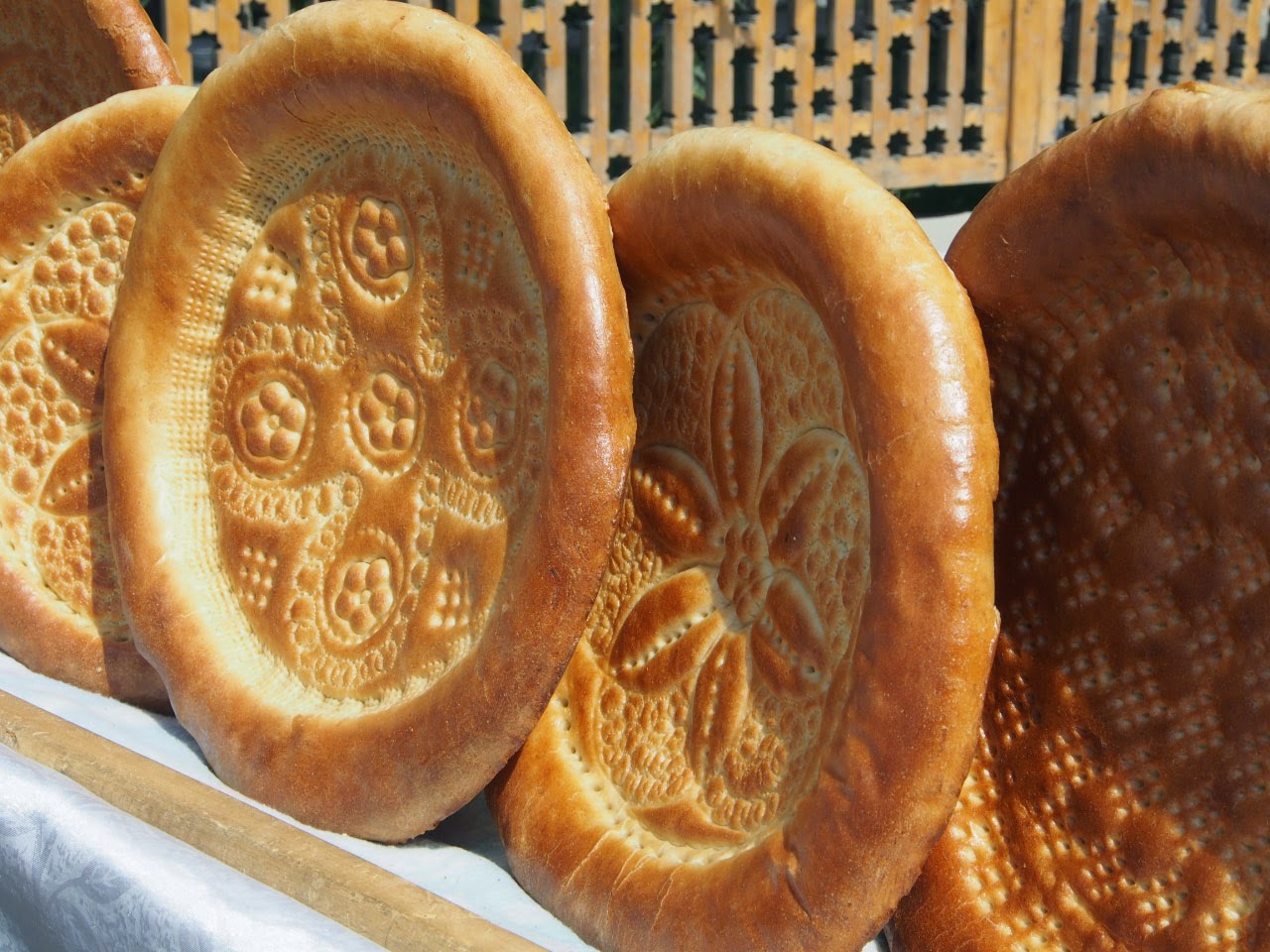 pain plat et rond traditionnel dans toute l'Asie centrale