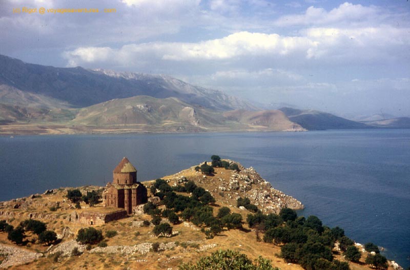 turquie : lac de Van, ile d' Akdamar 