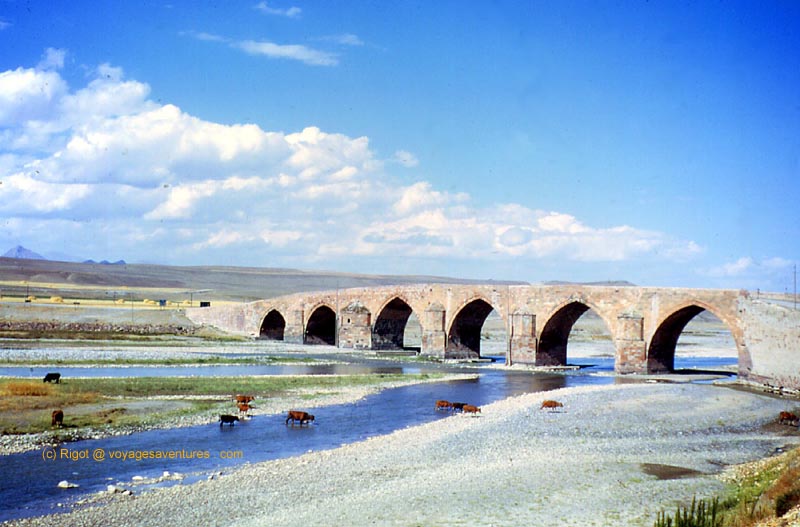 turquie: pont sur l' Euphrate 