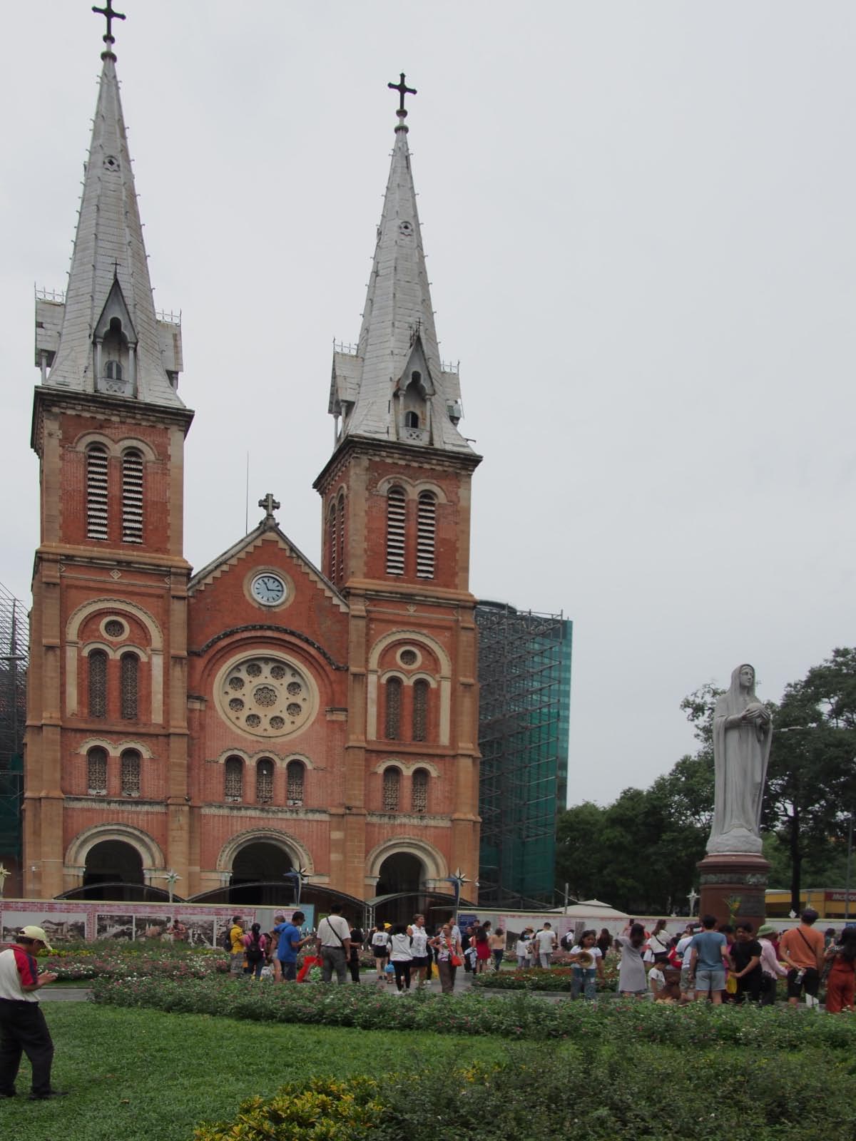 vietnam - cathedrale de Saigon