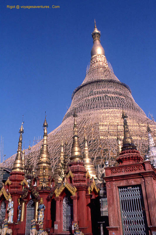 Shwedagond : grande pagode de Rangoon