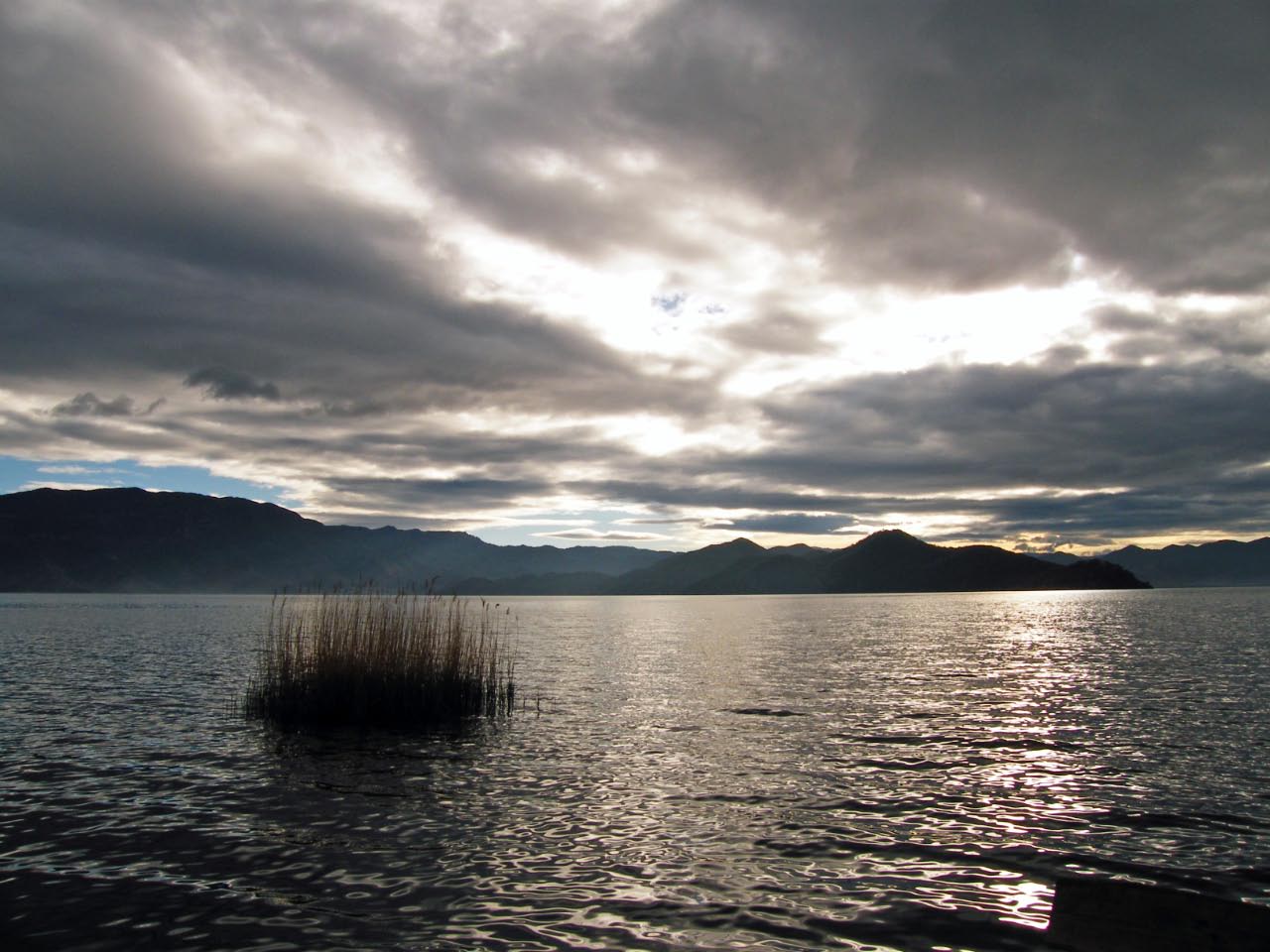 Autour du lac Lu Gu vievent les Mosuo. Le mode de vie matriarcal à fait la réputation de ce groupe ethnique appartenant aux Naxi