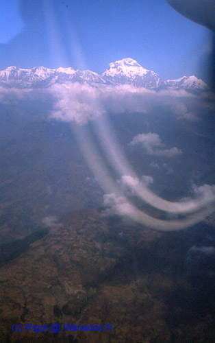 vol d'approche vers Dunai (Jufal) contournant le Dhaulagiri