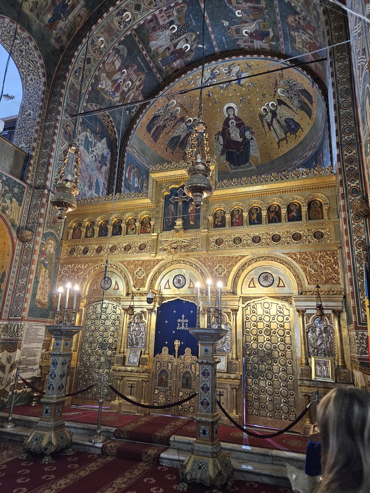 Iconostase d'une église orthodoxe ( Constanta) Iconostase d'une église orthodoxe ( Constanta)