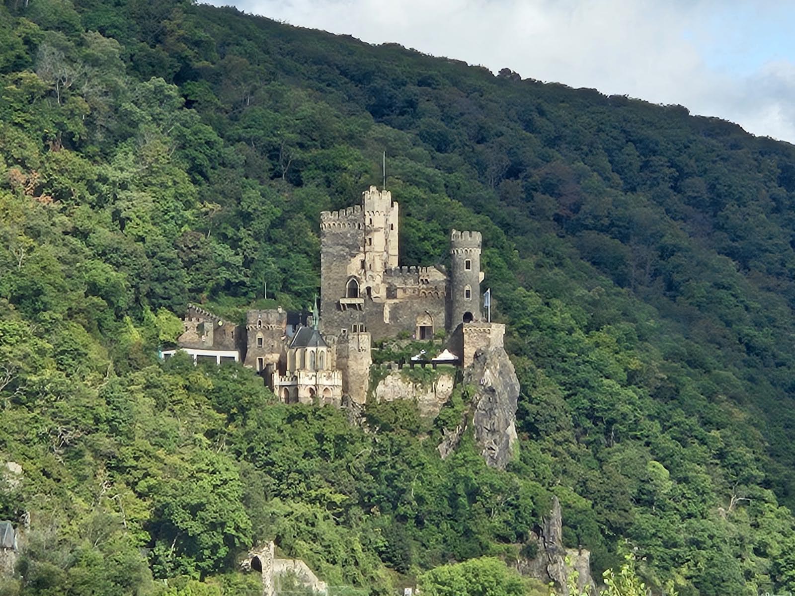 Château féodal de l vallée du Rhin ( Allemagne) Château féodal de l vallée du Rhin ( Allemagne)