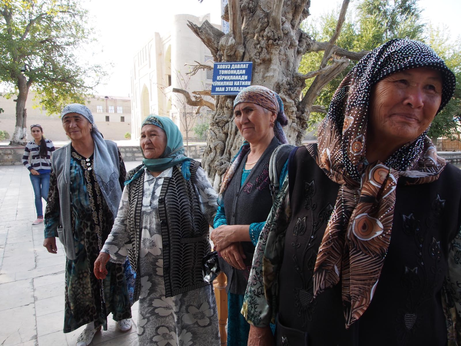 Femmes Ouzbèque a Boukhara Femmes Ouzbèque a Boukhara