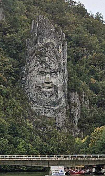 Portrait du chef "Decabal" sur rive des portes de fer Portrait du chef "Decabal" sur rive des portes de fer