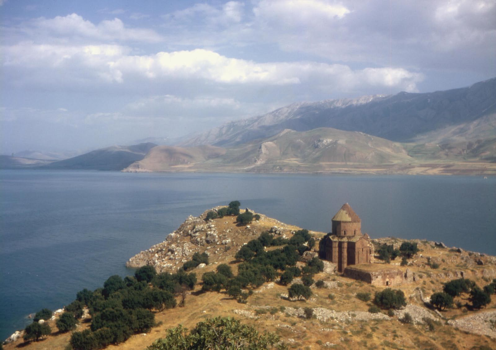 Arménie historique : lac de Van en Turquie